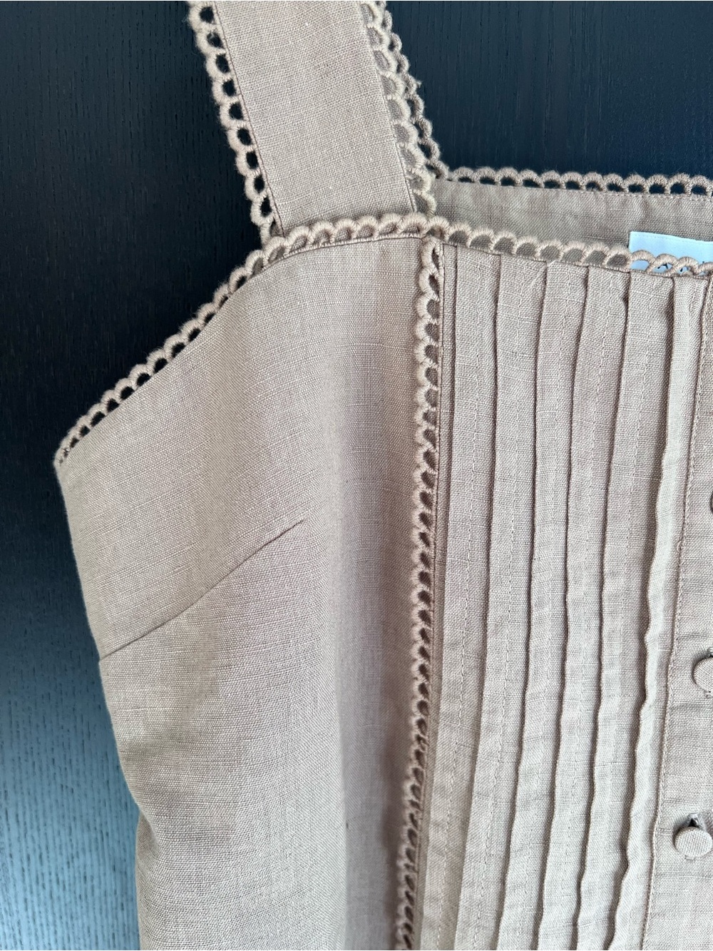 NWT Amour Vert Taupe Linen Button-Front Pintuck Camisole - Picture 4 of 9